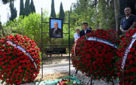 Arif Babayevin qəbir&uuml;st&uuml; abidəsinin hazırlanması niyə gecikir?