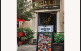 Bakıda məşhur restoranda Fələstin bayrağı mübahisəsi  FOTO