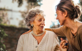 Gəlin onu dinləyən qayınanasını belə İFŞA ETDİ 