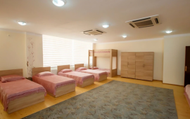 Bakıda sığınacaqda &ccedil;əkilən g&ouml;r&uuml;nt&uuml; &uuml;rək par&ccedil;aladı: uşaq hər gecə bunu edirmiş... 