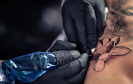 Azərbaycanda ananın qoluna d&ouml;ymə etdirib evə gələn qızına reaksiyası G&Uuml;NDƏM OLDU 