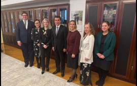 Hikmət Hacıyev Alison Hukerin ilə ErmənistanAzərbaycan s&uuml;lh g&uuml;ndəliyini m&uuml;zakirə edib