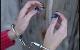 Xalasının evindən k&uuml;ll&uuml; miqdarda pul OĞURLADI