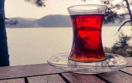 Yeməkdən dərhal sonra &ccedil;ay i&ccedil;irsinizsə, bir daha d&uuml;ş&uuml;n&uuml;n