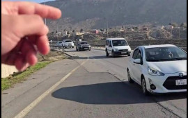 Bakıda yolda təhl&uuml;kəli vəziyyət  Qəza riski var  VİDEO