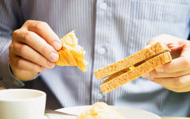 Hər g&uuml;n yeyirik, amma &uuml;rəyə ziyandır  S&uuml;frədə ən təhl&uuml;kəli 3 qida