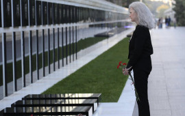 ABŞ D&ouml;vlət katibinin m&uuml;avini Bakıda şəhidlərin xatirəsini yad edib  FOTO