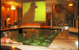 Gecəsi 20 min dollarlıq ev, cakuzi, qadınlar...  Klintonun yeni