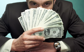 950 milyon sərvəti var, dolana bilmədiyini a&ccedil;ıqladı  İş adamı g&uuml;ndəmdə 