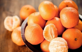 Sağlamlıq &uuml;&ccedil;&uuml;n &ldquo;qızıl meyvə&rdquo;: &uuml;&ccedil; naringi g&uuml;n&uuml;n vitamin normasını tamamlayır