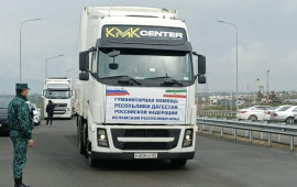 İrana g&ouml;ndərilən yardım maşınları sərhədə &ccedil;atdı