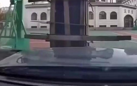 S&uuml;r&uuml;c&uuml; təzminat &ouml;dəməmək &uuml;&ccedil;&uuml;n vurduğu piyadanı &ouml;ld&uuml;rd&uuml; 