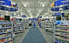 Bakıda məşhur mağazada ər arvadını bı&ccedil;aqladı