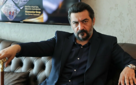 T&uuml;rkiyəli məşhur aktyor avtomobil qəzasına d&uuml;şd&uuml;