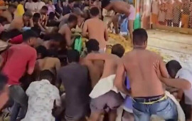 Yemək &uuml;&ccedil;&uuml;n birbirilərini əzdilər 