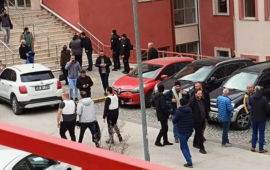 T&uuml;rkiyədə silahlı şəxs universitet əməkdaşını girov g&ouml;t&uuml;rd&uuml;  FOTO