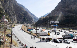 G&uuml;rc&uuml;standan Rusiyaya ağır y&uuml;k daşımaları dayandırıldı