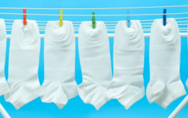 Paltar yuyarkən bir &ccedil;imdik əlavə edin: Hətta ən k&ouml;hnə corabları belə qar kimi ağardır