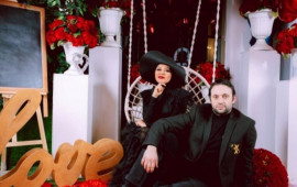 "Yarı&ccedil;ılpaq qadın ərimin qarşısında oturdu"