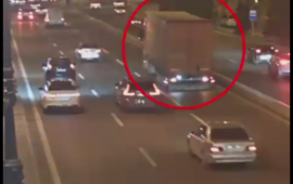 Bağırov tunelində geriyə hərəkət edən TIRın səbəb olduğu qəza 