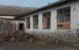 &ldquo;Məktəbin pəncərəsində ş&uuml;şə yoxdur, kartonla &ouml;rt&uuml;l&uuml;b&rdquo;