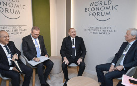 Prezident Davosda &ldquo;J.P. Morgan&rdquo; şirkətinin sədri və baş icra&ccedil;ı direktoru ilə g&ouml;r&uuml;ş&uuml;b  FOTO