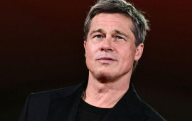 Bred Pittin bığı diqqət &ccedil;əkdi 