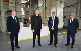Prezident Sabirabadda pambıq emalı zavodunun fəaliyyəti ilə tanış olub  FOTO