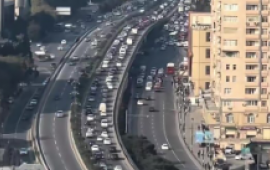 Yeni zolağa g&ouml;rə həftəsonu kilometrlərlə tıxac yarandı  VİDEO