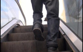 Bakıda yeraltı ke&ccedil;iddə eskalator QIRILDI: Xəsarət alanlar var