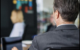 MNin vəzifəli şəxsi həyat yoldaşını azyaşlı uşaqları ilə birgə evdən qovub?  İDDİA