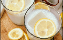 S&uuml;də limon suyu sıxanda g&ouml;r&uuml;n nə baş verir  Marketə getməyə ehtiyac qalmadı  VİDEO