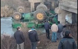 K&ouml;rp&uuml; u&ccedil;du, kanala d&uuml;şən kombayn s&uuml;r&uuml;c&uuml;s&uuml; &ouml;ld&uuml; 