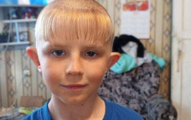 Rusiyada 2 g&uuml;n axtarılan uşaq evdə divanın altında tapıldı