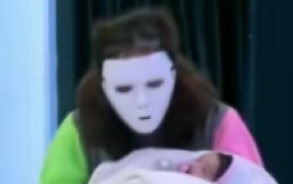 33 yaşlı qadın 18 yaşlı oğlandan uşaq d&uuml;nyaya gətirdi 