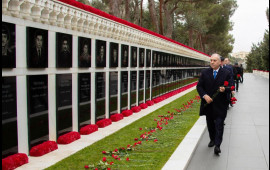 DTXnin əməkdaşları Şəhidlər xiyabanını ziyarət ediblər 