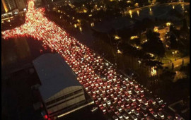 Paytaxtda işə gedibgəlmək m&uuml;şk&uuml;lə &ccedil;evrilib: Gecikmə, cərimə, əsəb&hellip;  SORĞU