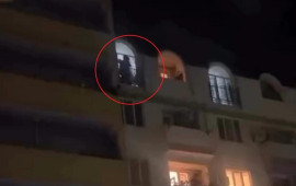 Xırdalanda qorxudolu anlar: Bıçaqla hədələmə kameraya düşdü 