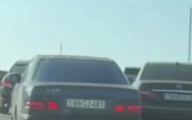 &ldquo;Maşın bazarı&rdquo;nın ətrafında s&uuml;ni tıxac: alver&ccedil;ilər yolu zəbt edib  VİDEO