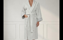 Bakıda turist hamam xalatı ilə marketə getdi 