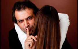 Birinin yalan danışdığını necə anlamaq olar?  Bu 4 cümlə bəs edir