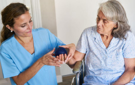 Qadınlar niyə kişilərlə m&uuml;qayisədə daha teztez insult ke&ccedil;irir?