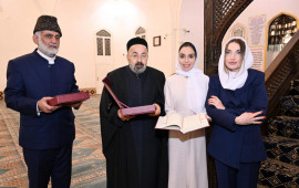 Leyla Əliyeva və Alena Əliyeva Gəncədə Şah Abbas məscidini ziyarət ediblər 